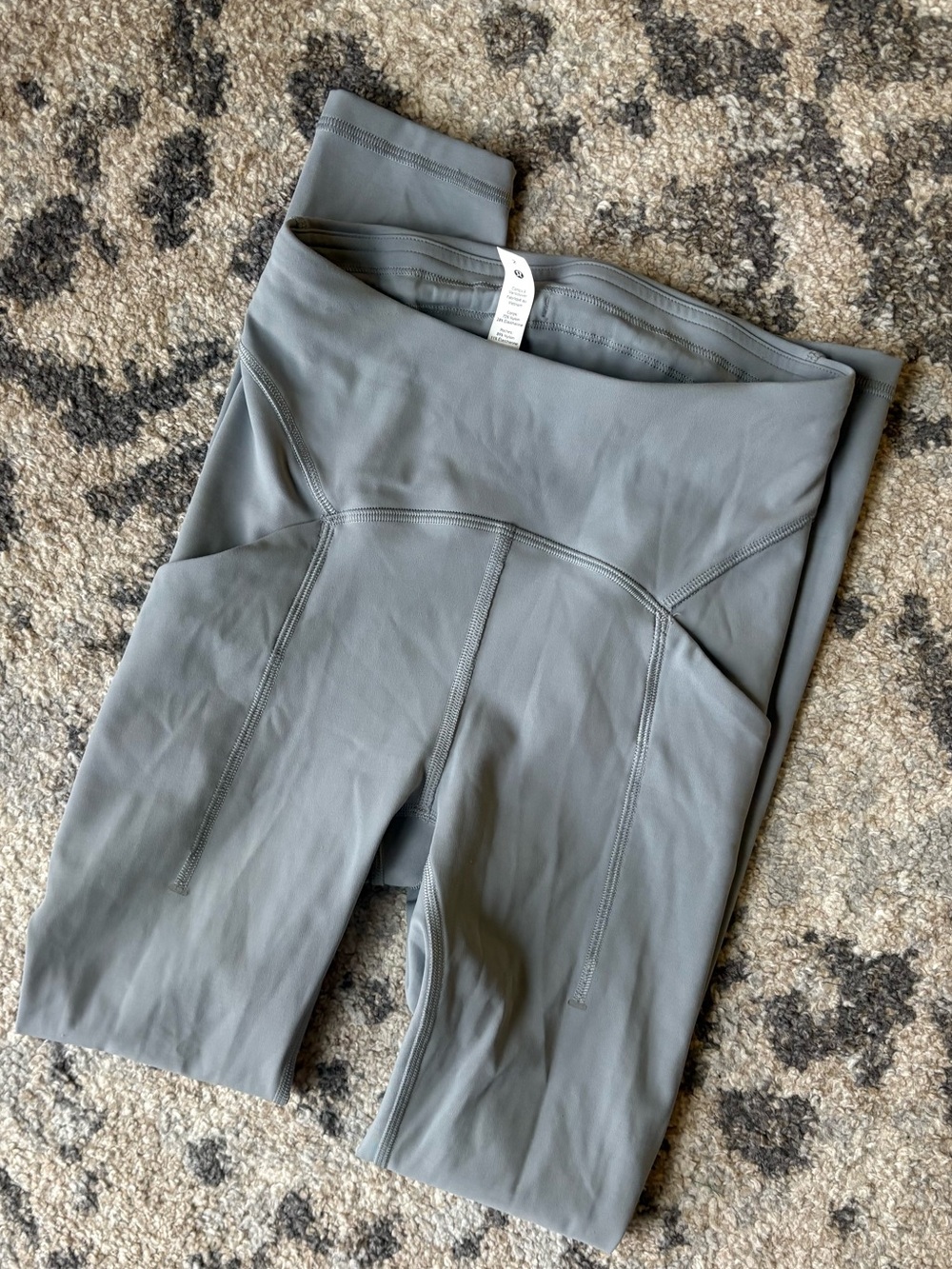 lululemon athletica women’s cropped gray/light blue Leggings